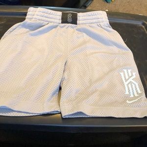 Nike boys Kyrie Irving outfit
